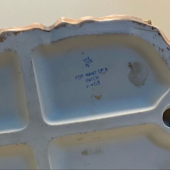 Vintage Pucci Bisque Sculpture “For Want of a Patch” 2405 Extremely Rare/Unique - Picture 15 of 15